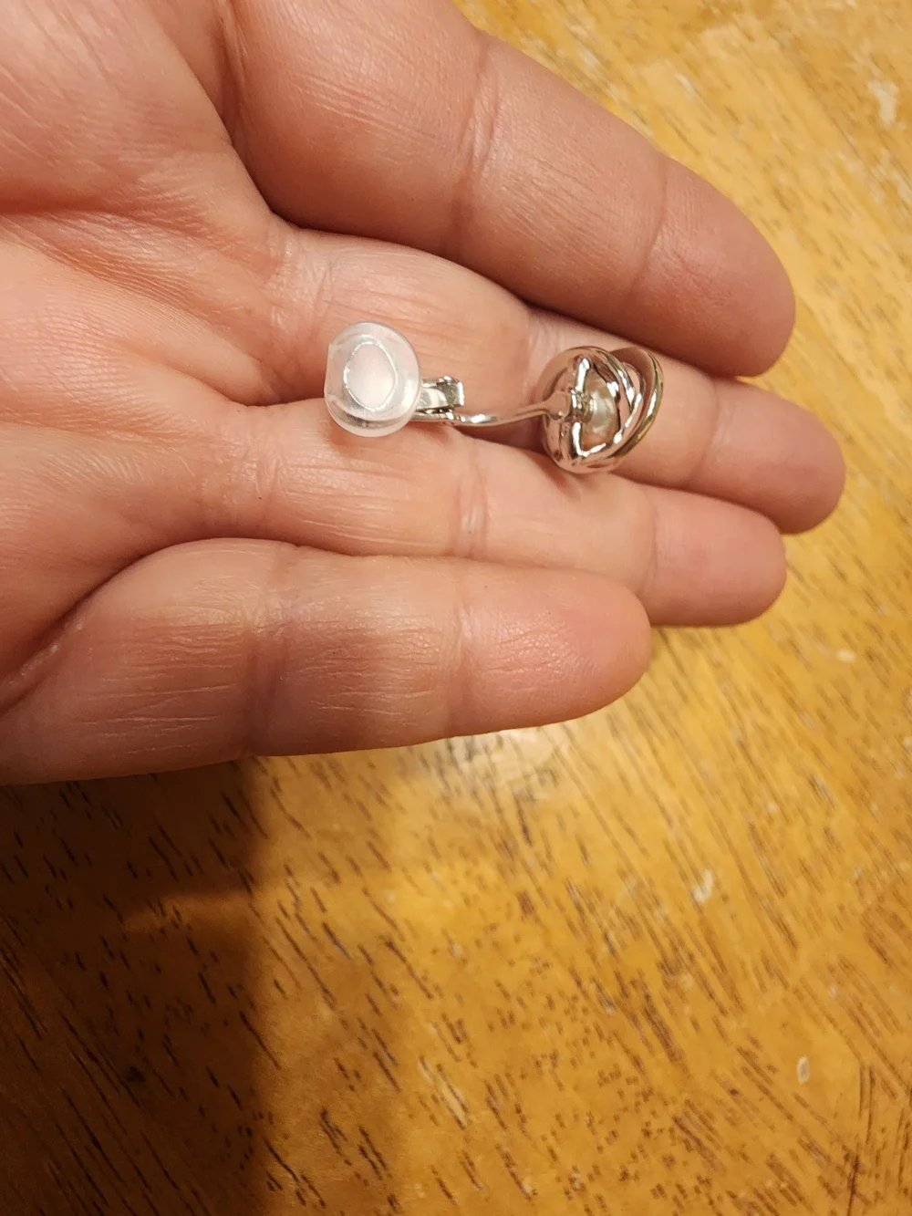 classic Swarovski Crystal Pearl clip ons featuring a central cream faux pearl